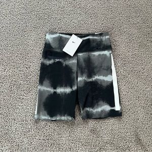 Nike One Luxe Dri-Fit 7” Mid-Rise Printed Black Training Shorts Women’s Sz Small
